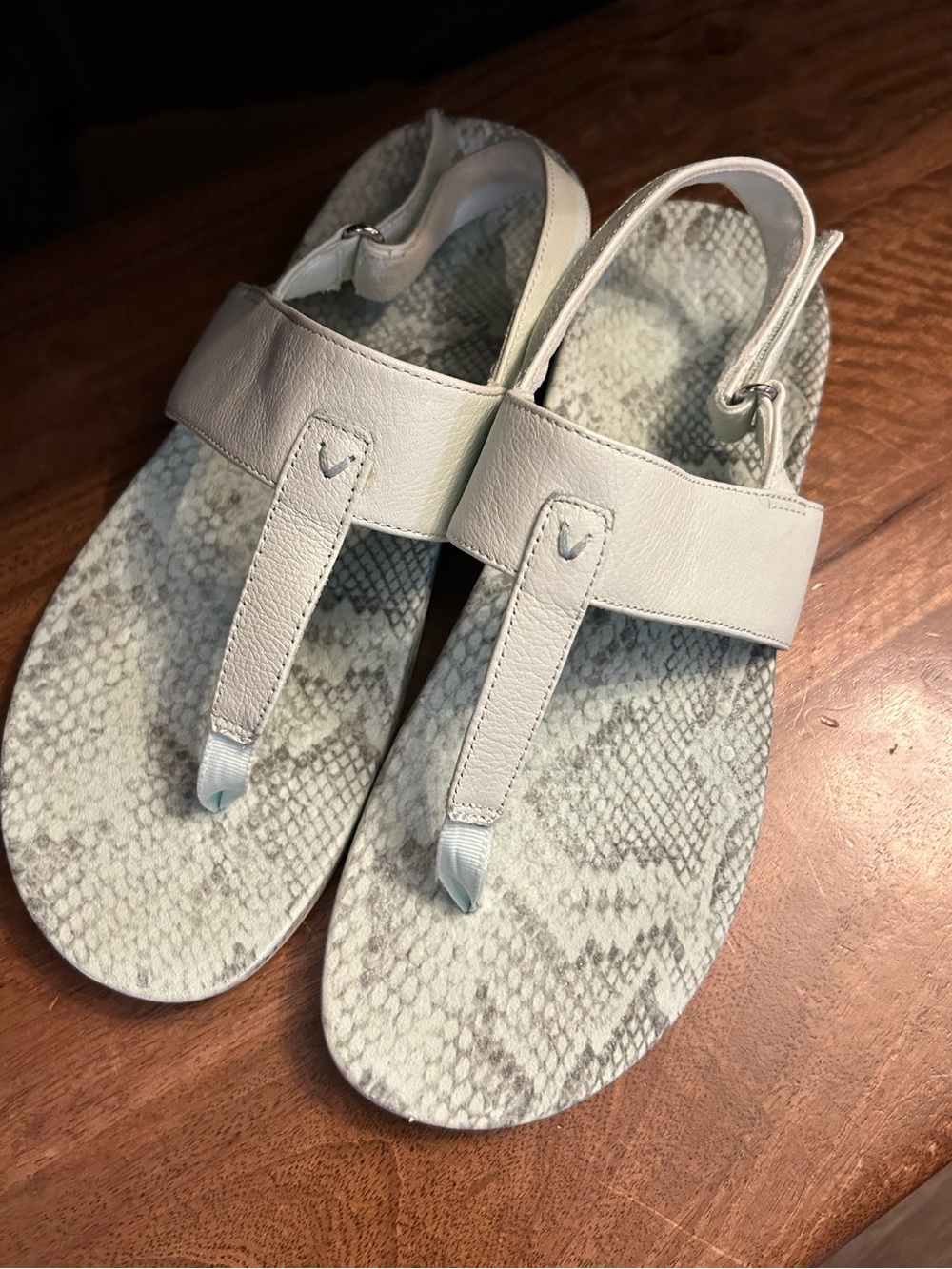 Vionic Tala Mint Green Thong Sandals Size 9 Snakeskin Print Comfort Arch Support